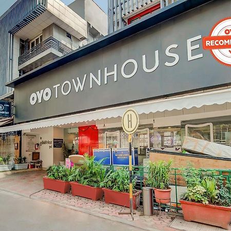 Vaccinated Staff- Oyo Townhouse 105 Khar West Station Hotel Bombay Eksteriør billede