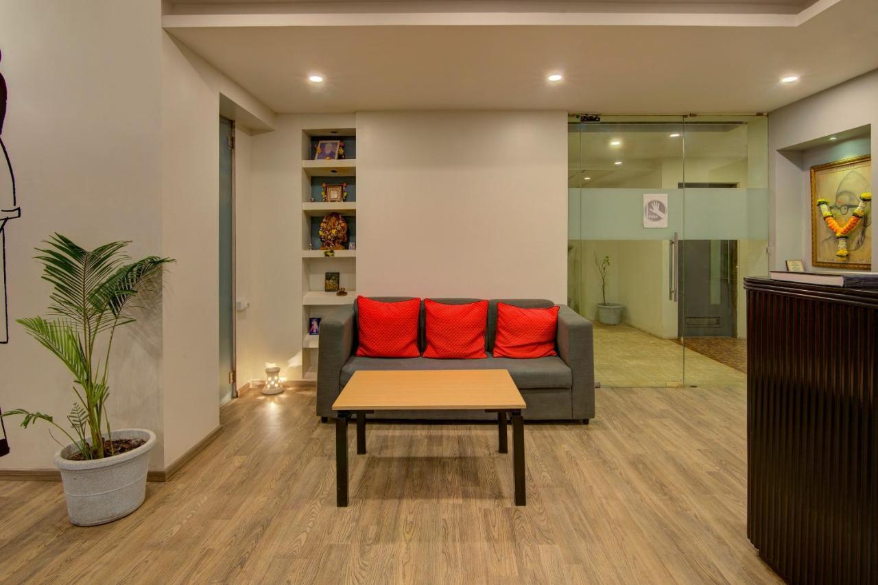 Vaccinated Staff- Oyo Townhouse 105 Khar West Station Hotel Bombay Eksteriør billede