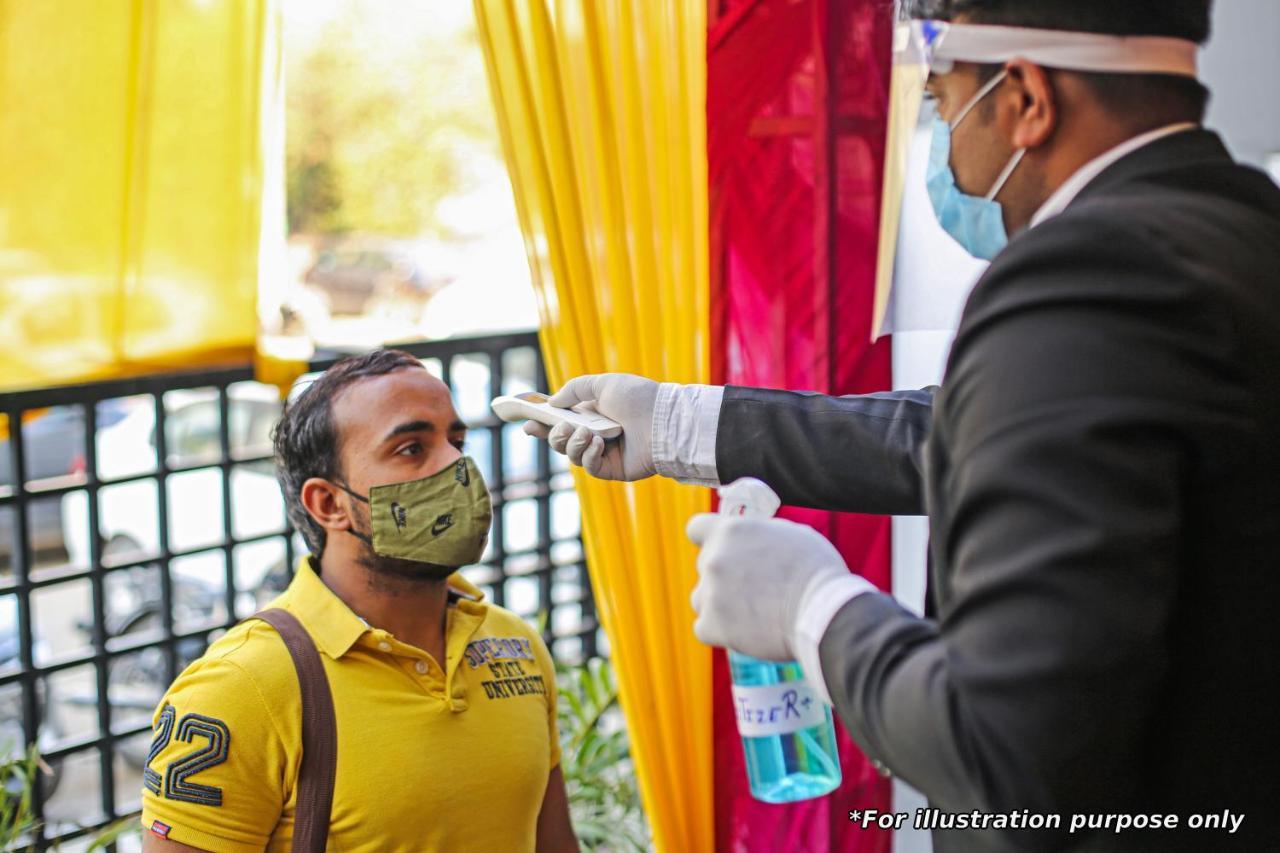 Vaccinated Staff- Oyo Townhouse 105 Khar West Station Hotel Bombay Eksteriør billede