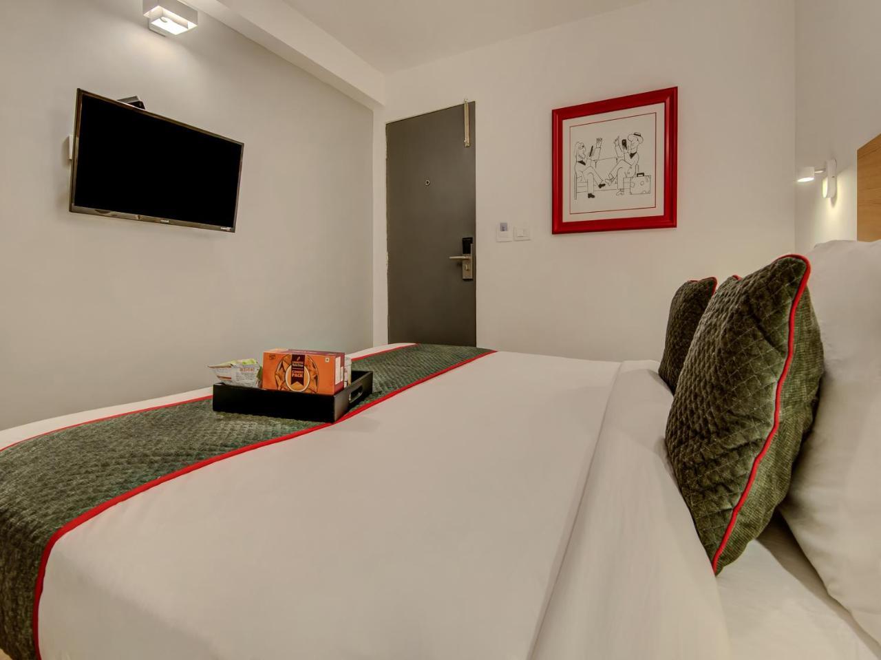 Vaccinated Staff- Oyo Townhouse 105 Khar West Station Hotel Bombay Eksteriør billede