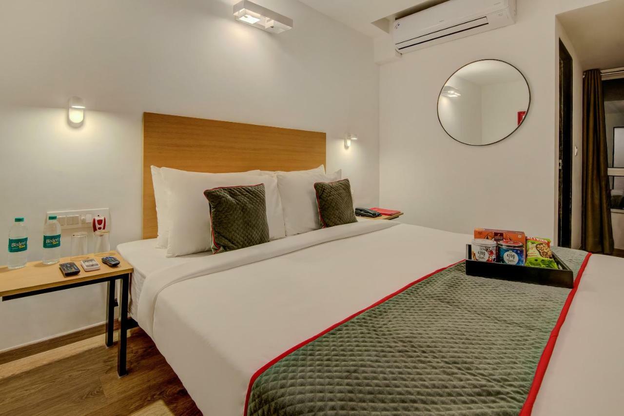 Vaccinated Staff- Oyo Townhouse 105 Khar West Station Hotel Bombay Eksteriør billede