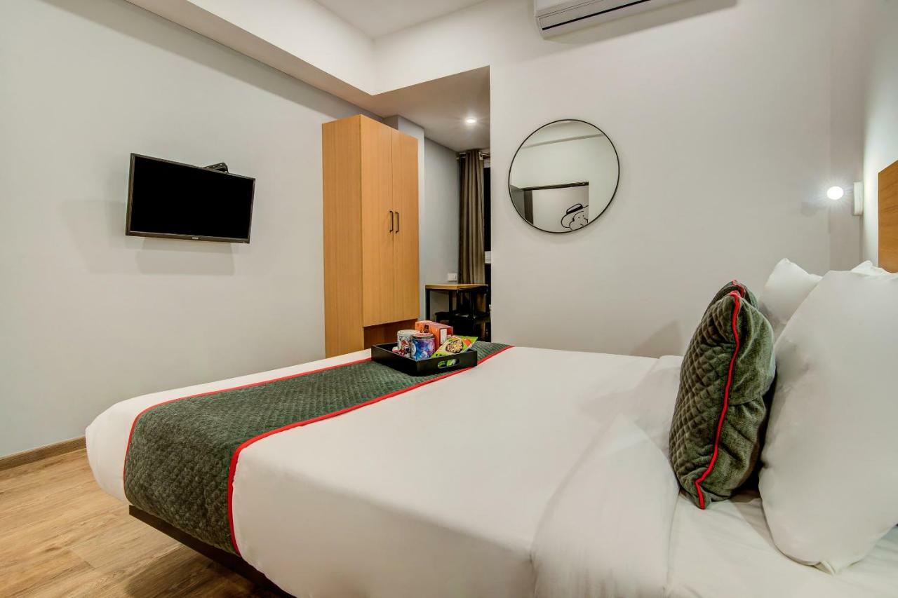 Vaccinated Staff- Oyo Townhouse 105 Khar West Station Hotel Bombay Eksteriør billede