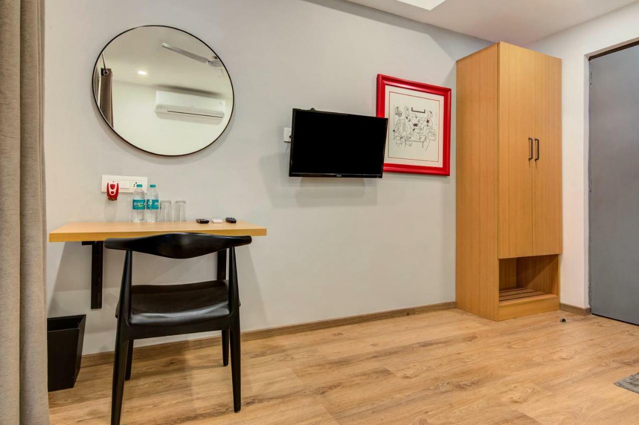 Vaccinated Staff- Oyo Townhouse 105 Khar West Station Hotel Bombay Eksteriør billede