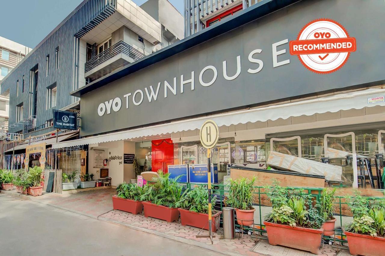 Vaccinated Staff- Oyo Townhouse 105 Khar West Station Hotel Bombay Eksteriør billede